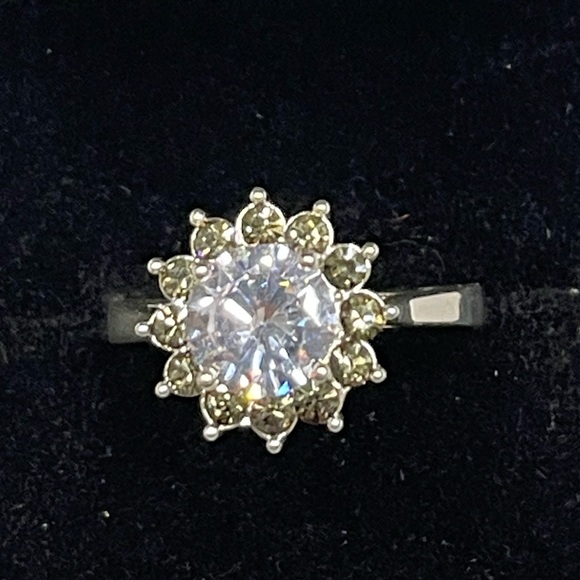 Ladies Fashion Ring - Picture 3 of 3